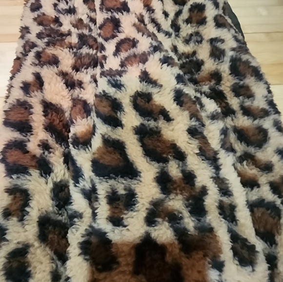 NWT Steve Madden LEOPARD CHEETAH Animal Print Puffer Scarf - Picture 5 of 6